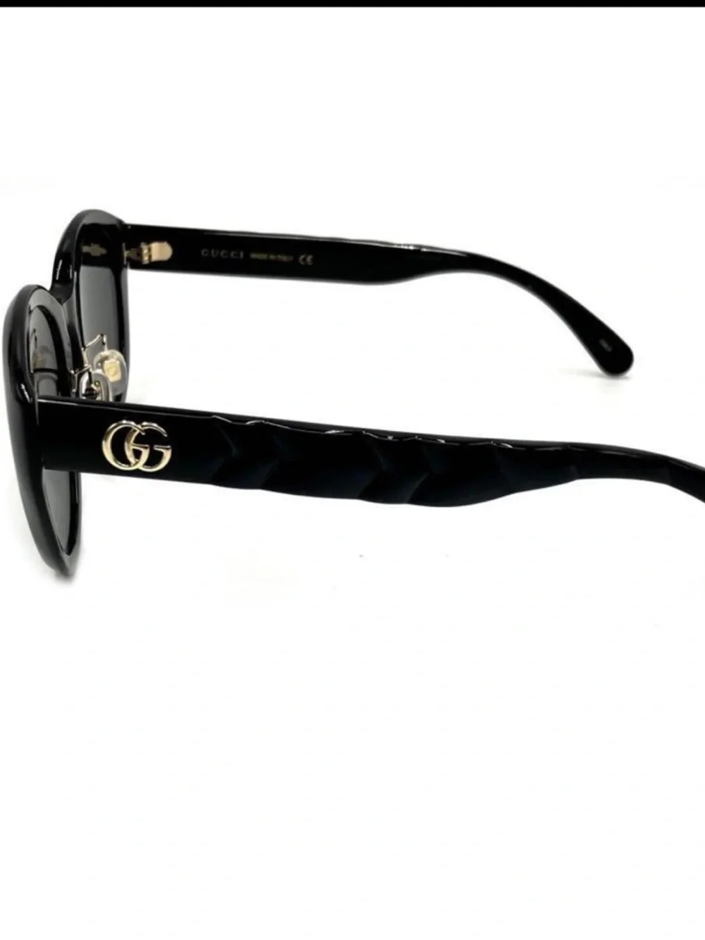 Gucci Black Cat-Eye Sunglasses with Gold GG Emblem - Picture 3 of 7